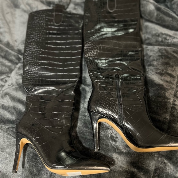 VICI Black Knee High Crocodile print stilleto boot - Picture 2 of 5